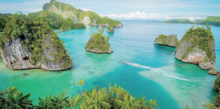 Pantai Indah di Papua Ternyata Nggak Cuma Raja Ampat, Loh!